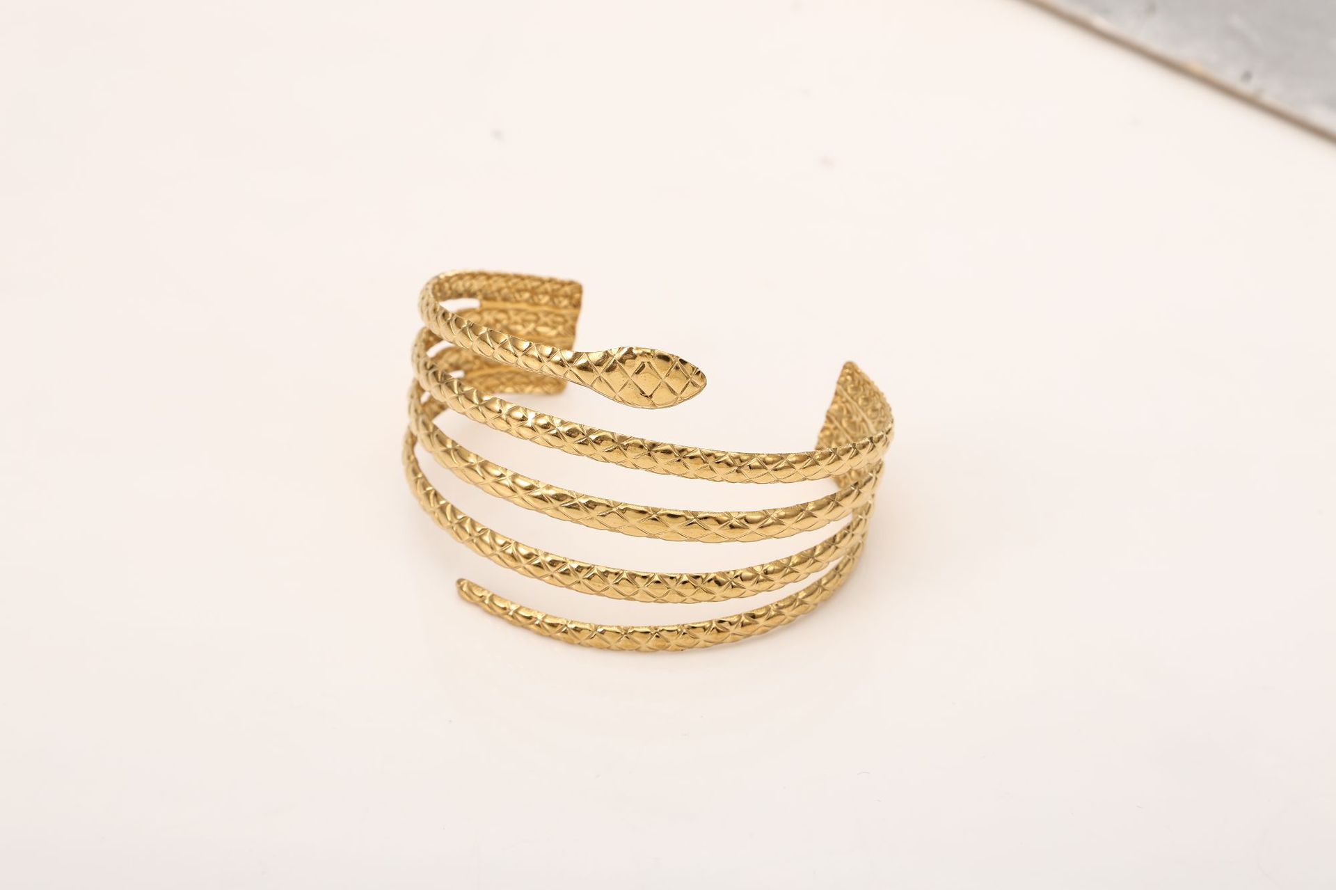 The snake-shaped animal cross-border stainless steel line open bracelet is a niche design with a sense of high-end fashion details Picture