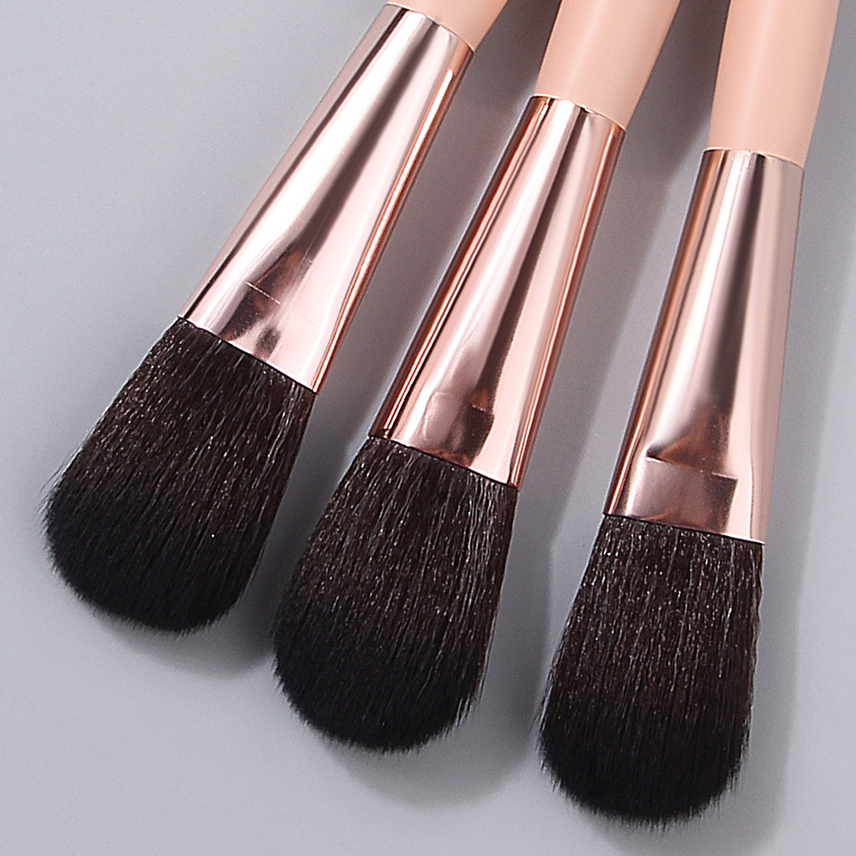 Single multi-functional honey brush, apricot-colored wooden handle loose powder contour brush, soft bristle high-gloss blush brush, makeup tool in stock details Picture
