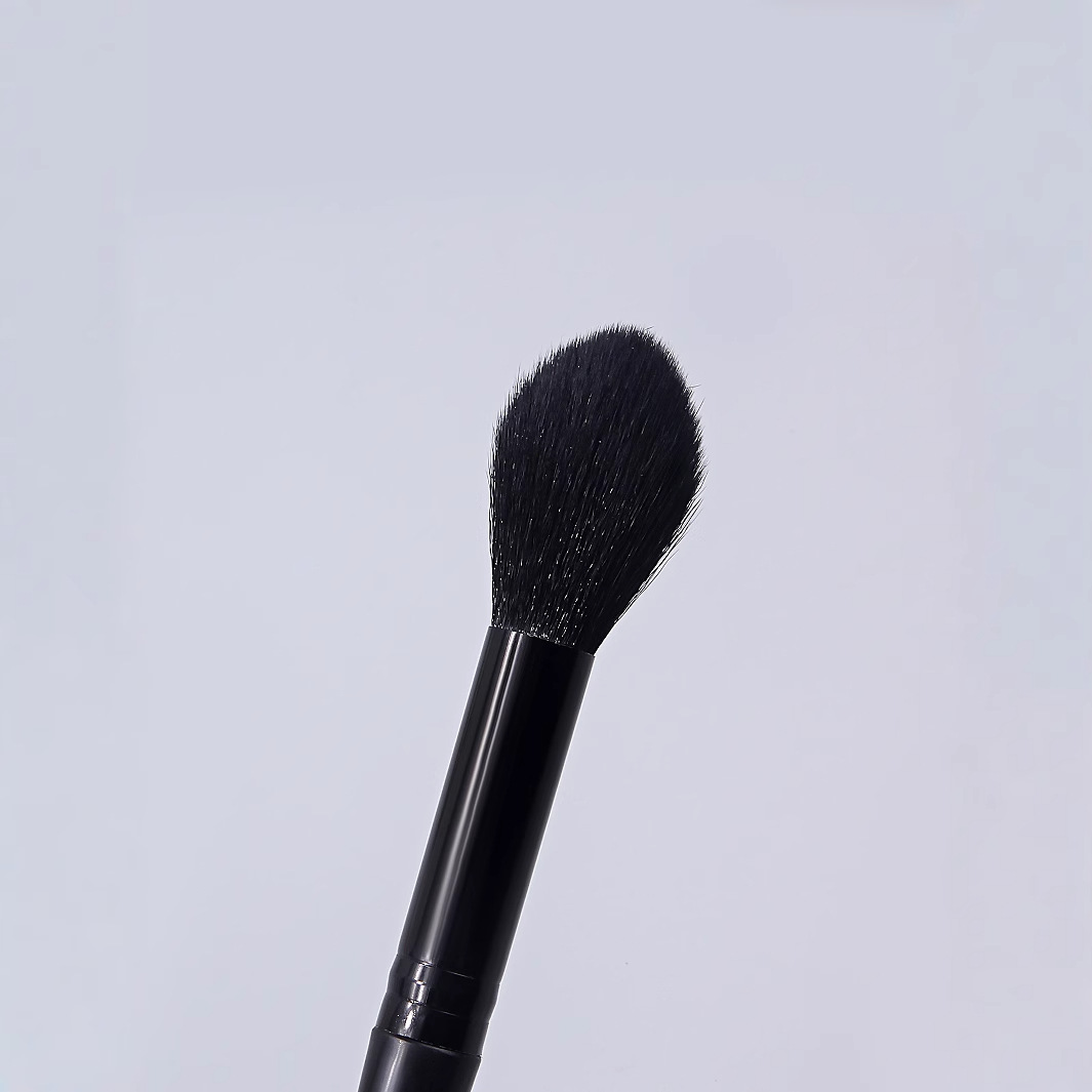 Hot-selling single brush, black flame blush brush, highlighter brush, soft bristle shadow contouring brush, makeup tool, makeup brush Application Scenario