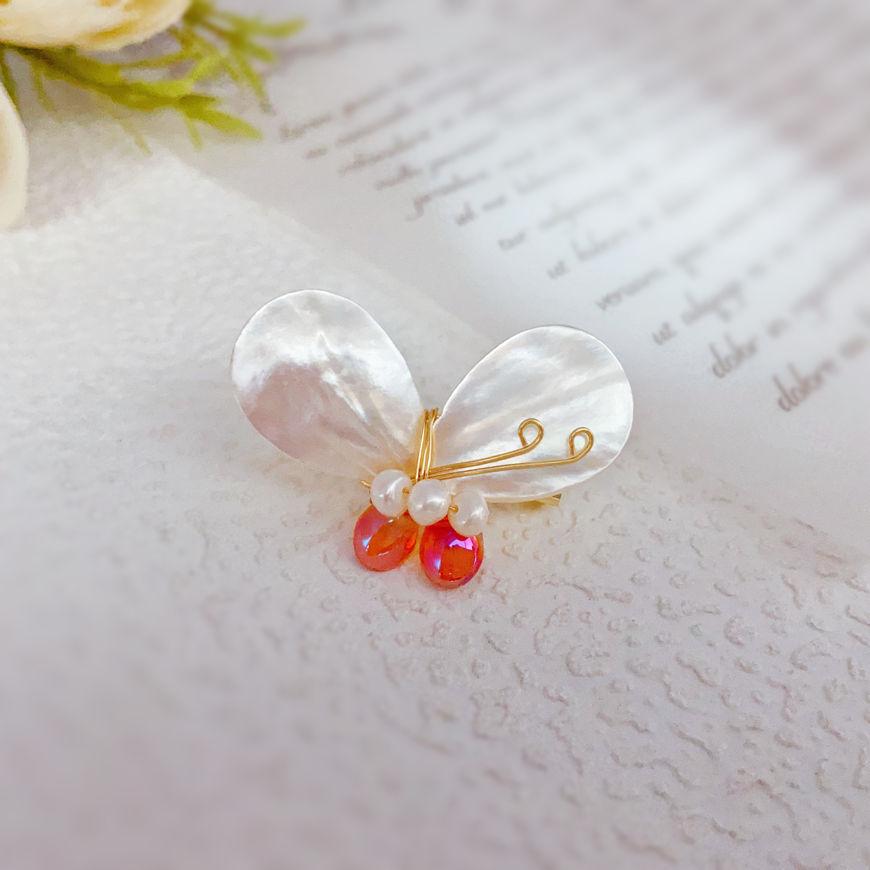 Pearl flower brooch, Baroque pearl brooch, brooch, decorative national trend brooch, retro accessory brooch, ladies' waist-cinching fashion