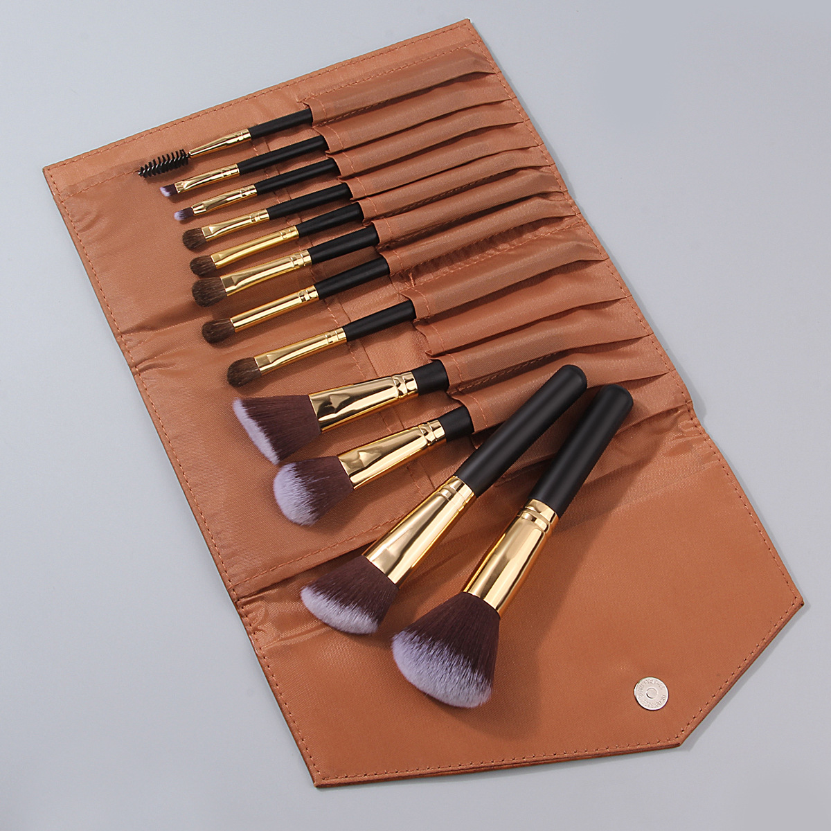 Travel set: 12 facial makeup brushes, soft bristle foundation, blush, eyeshadow brushes, portable retro brown envelope storage bag Specification drawing