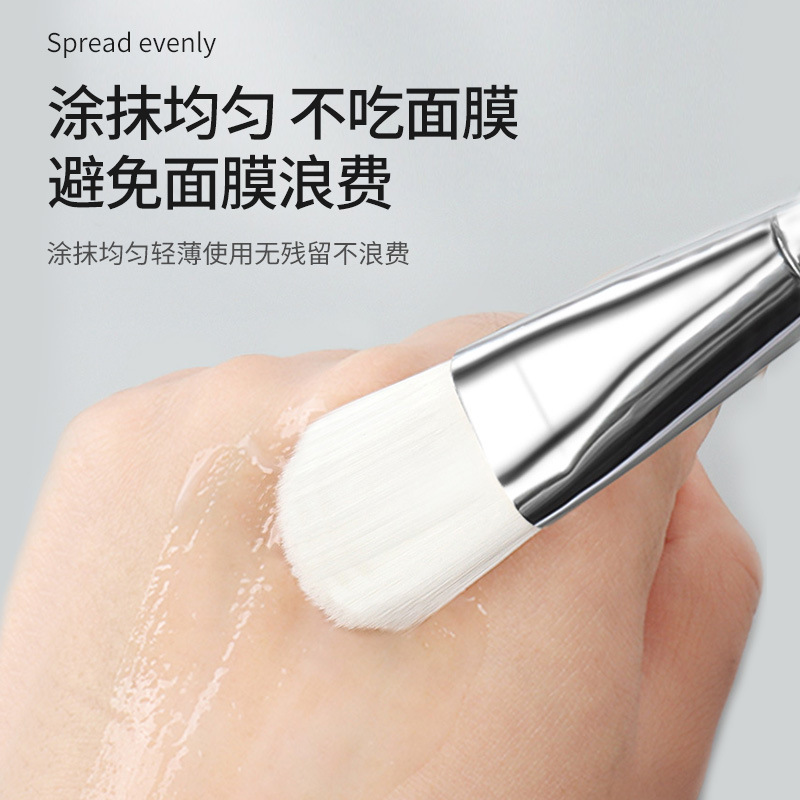 Single mask brush with soft bristles, white, DIY and homemade mud mask brush for beauty salons, portable beauty tool wholesale Application Scenario