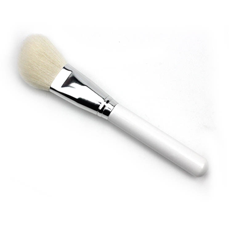 Single wool beveled blush brush, large white animal hair makeup brush, makeup event gift, wholesale of beauty tools Application Scenario