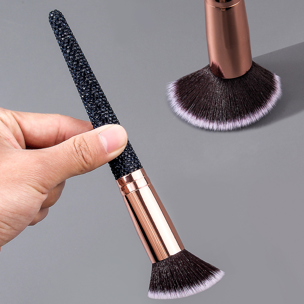 Cross-border makeup brushes are selling well. Diamond-handled beauty tools: foundation brushes, blush brushes, concealer brushes, and loose powder brushes are available in stock Specification drawing