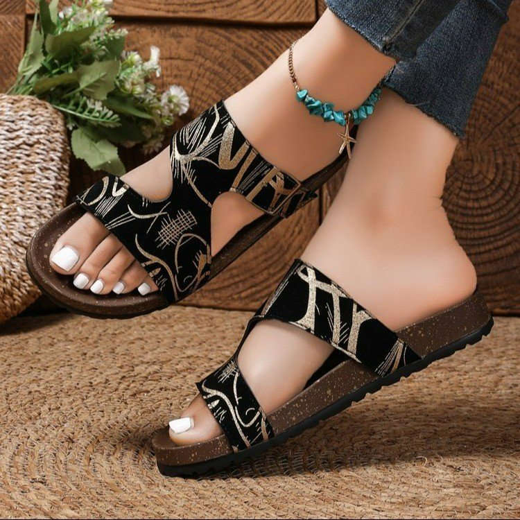 The new soft-soled flip-flops for the summer of 2025 are paired with Roman-style belt-buckle sandals and a pair of lazy flat flip-flops Specification drawing