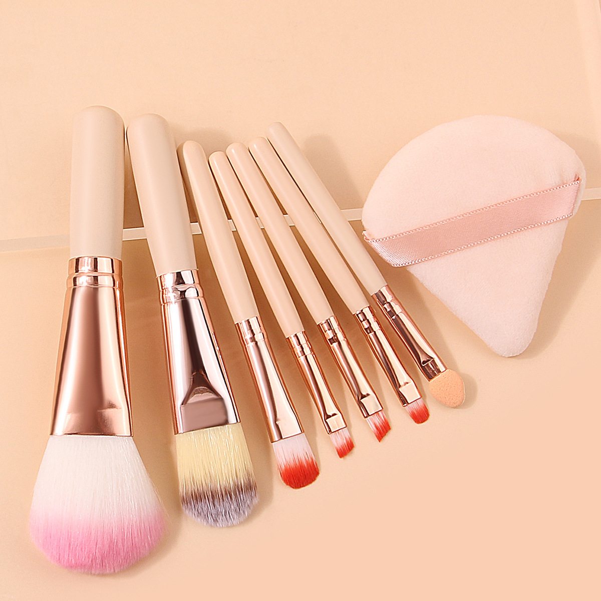 Beginner's 7-piece mini makeup brush set: Foundation, blush, eyeshadow brush, triangular powder puff, portable makeup tools details Picture