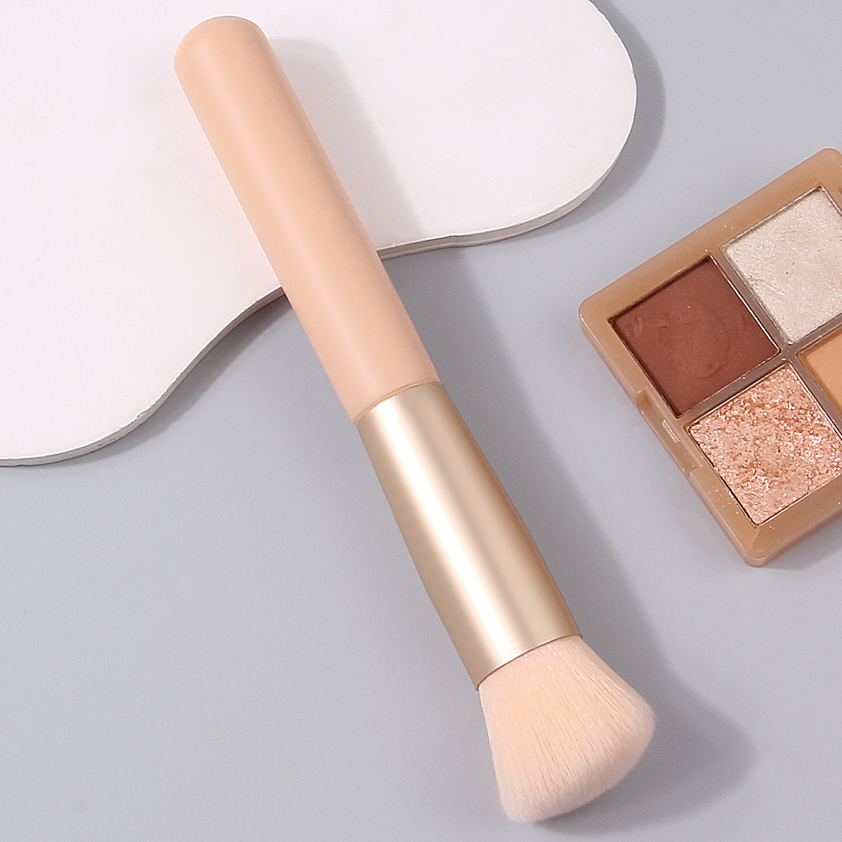 High-quality wooden-handled foundation brush, blush brush, soft-bristled portable makeup and contour brush, beginner's facial makeup tools details Picture