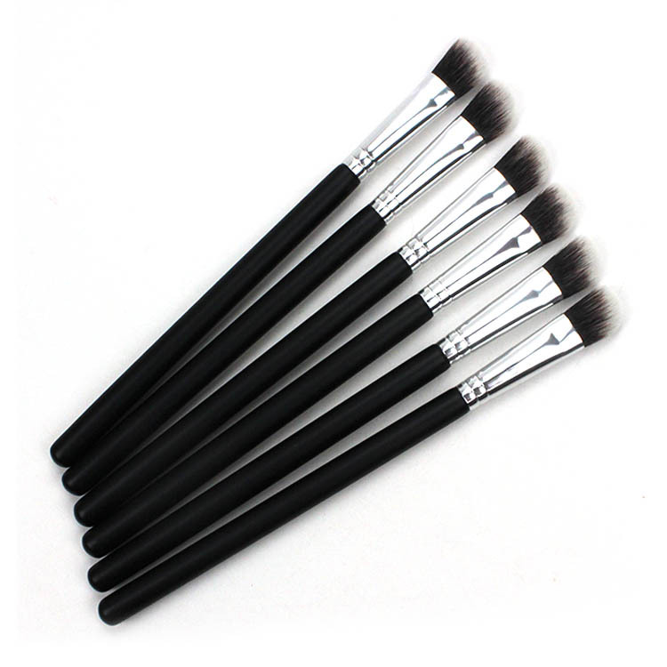Single eyeshadow brush, curved filament soft bristle makeup brush, angled makeup brush, portable event gift, wholesale beauty tools Application Scenario