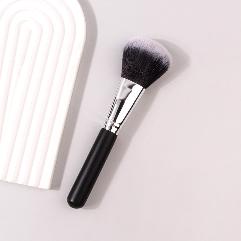 Multi-functional facial powder brush, blush brush, makeup in stock, beauty brush, easy for beginners to handle, makeup brush Application Scenario