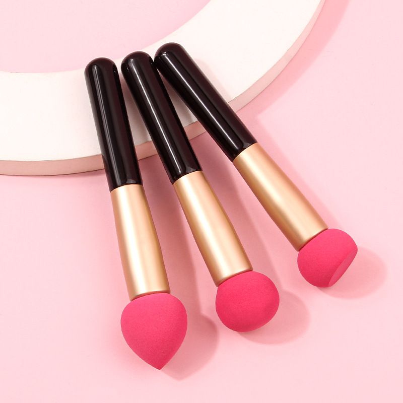 High-quality waterdrop sponge concealer brush, mushroom head semi-round head makeup concealer brush, black wooden handle powder puff brush in stock full figure