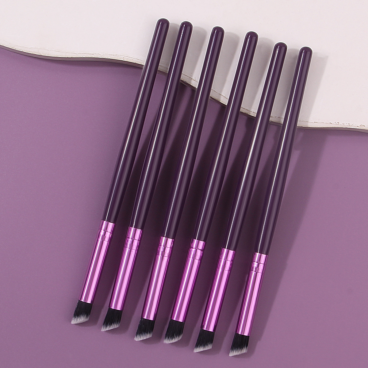 Purple wooden-handled eyeshadow brush, soft bristle concealer brush, angled eye smudging brush, highlight brush, beauty tools in stock for wholesale details Picture
