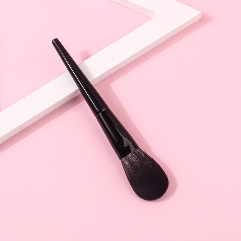 Special offer: Single facial blush brush in stock, tongue-shaped makeup brush, portable, soft fiber bristles, setting powder powder details Picture