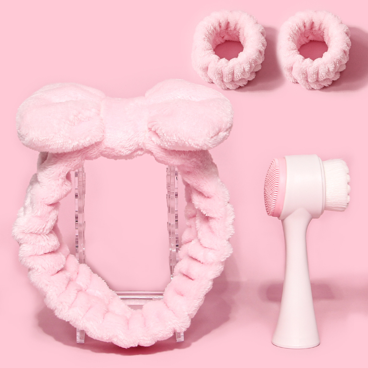 Moisture-proof hair band, face brush, coral fleece absorbent hair band, wrist strap, ladies' washing, skin care and moisture-proof tools Application Scenario