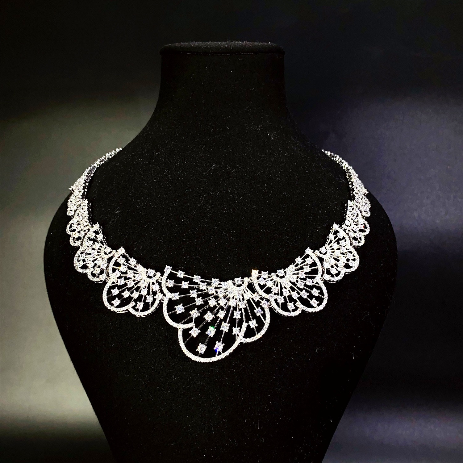 Dazzling and luxurious Zircon necklace Set: Exquisite, beautiful and dazzling jewelry. [Minimalist Jewelry Set] Two-piece necklace and earrings set; Stylish layering combination; Daily commuting and date accessories set; Light luxury and niche design Application Scenario