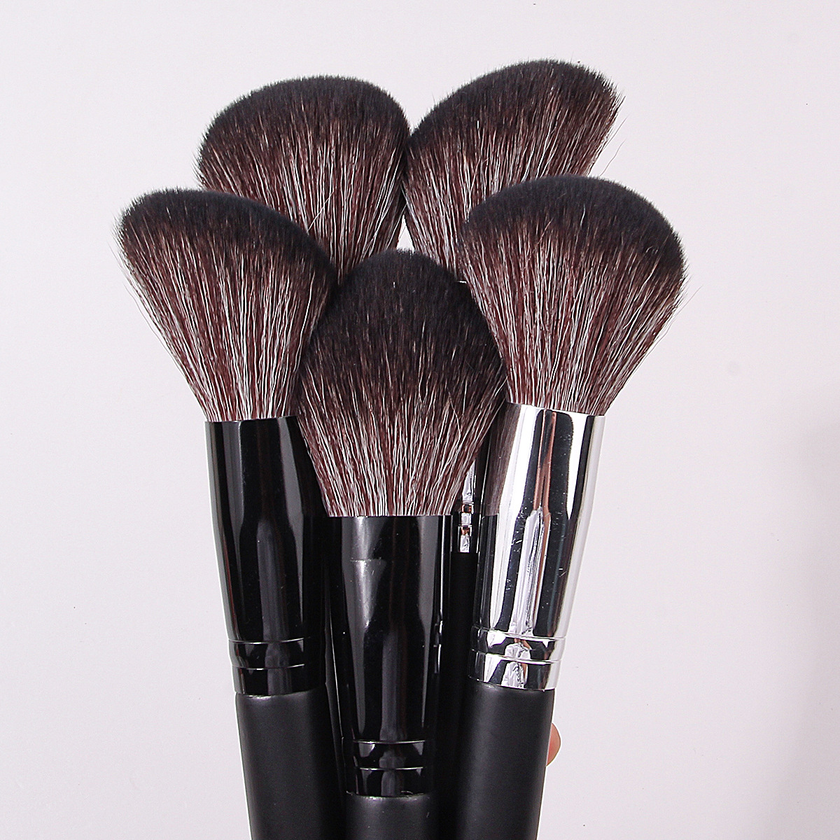 New single flame type blush brush, highlighter brush, facial brightening, fluffy and soft bristles professional makeup brush, in stock and ready for immediate shipment Application Scenario