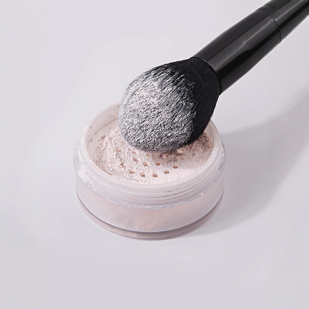 Single black flame brush, portable loose brush, soft bristles, blush setting brush, makeup tools in stock for wholesale Application Scenario