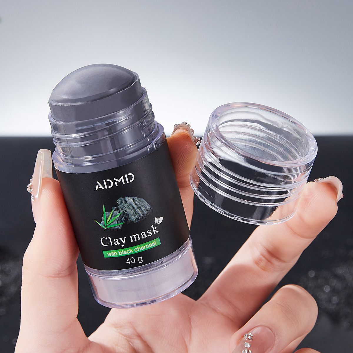The cross-border bestseller ADMD bamboo charcoal mud mask stick is a cleansing and oil-control mask stick that can absorb and shrink pores Application Scenario