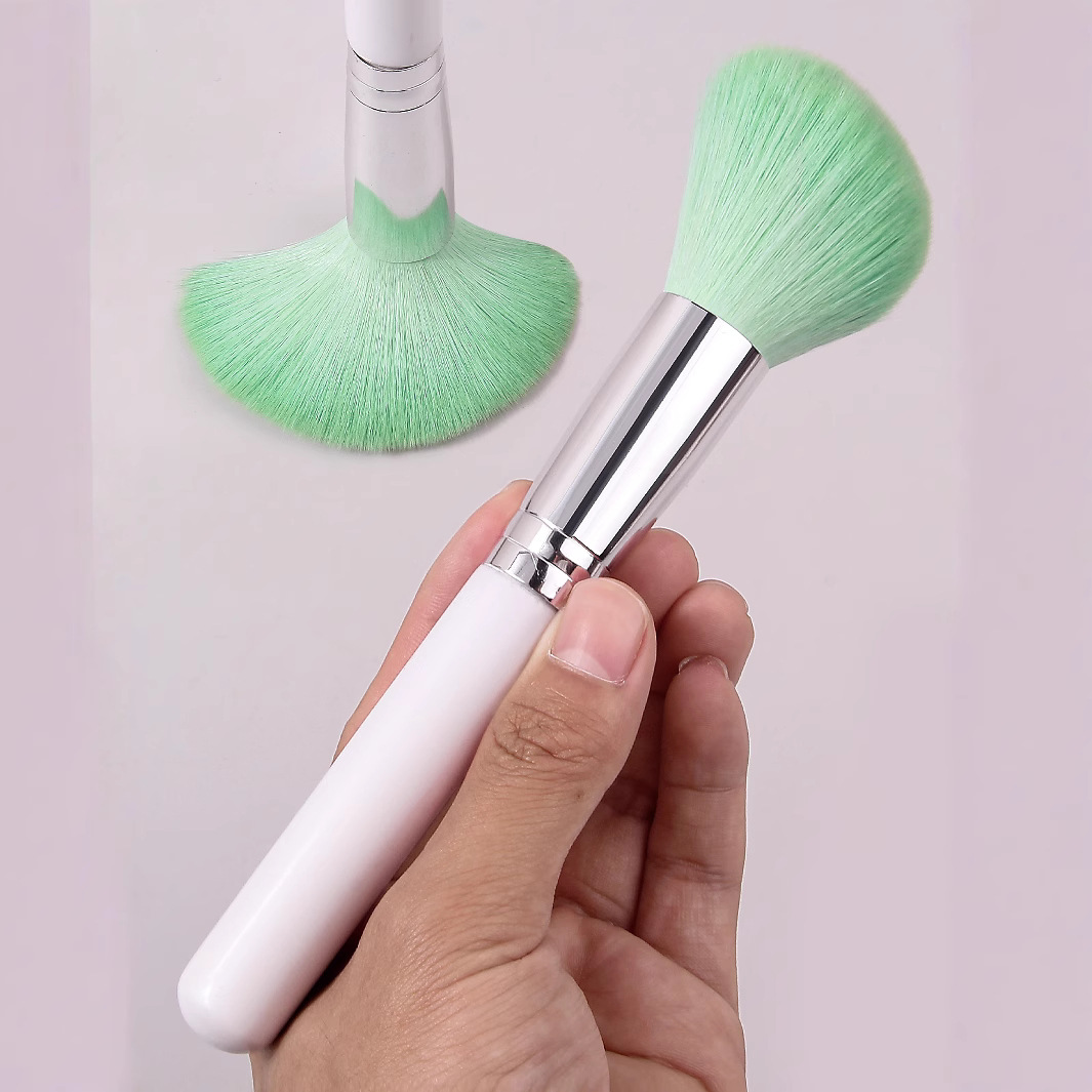 Factory direct sales of new white wooden-handled contouring brushes, soft bristles, beauty tools, contouring makeup brushes wholesale details Picture
