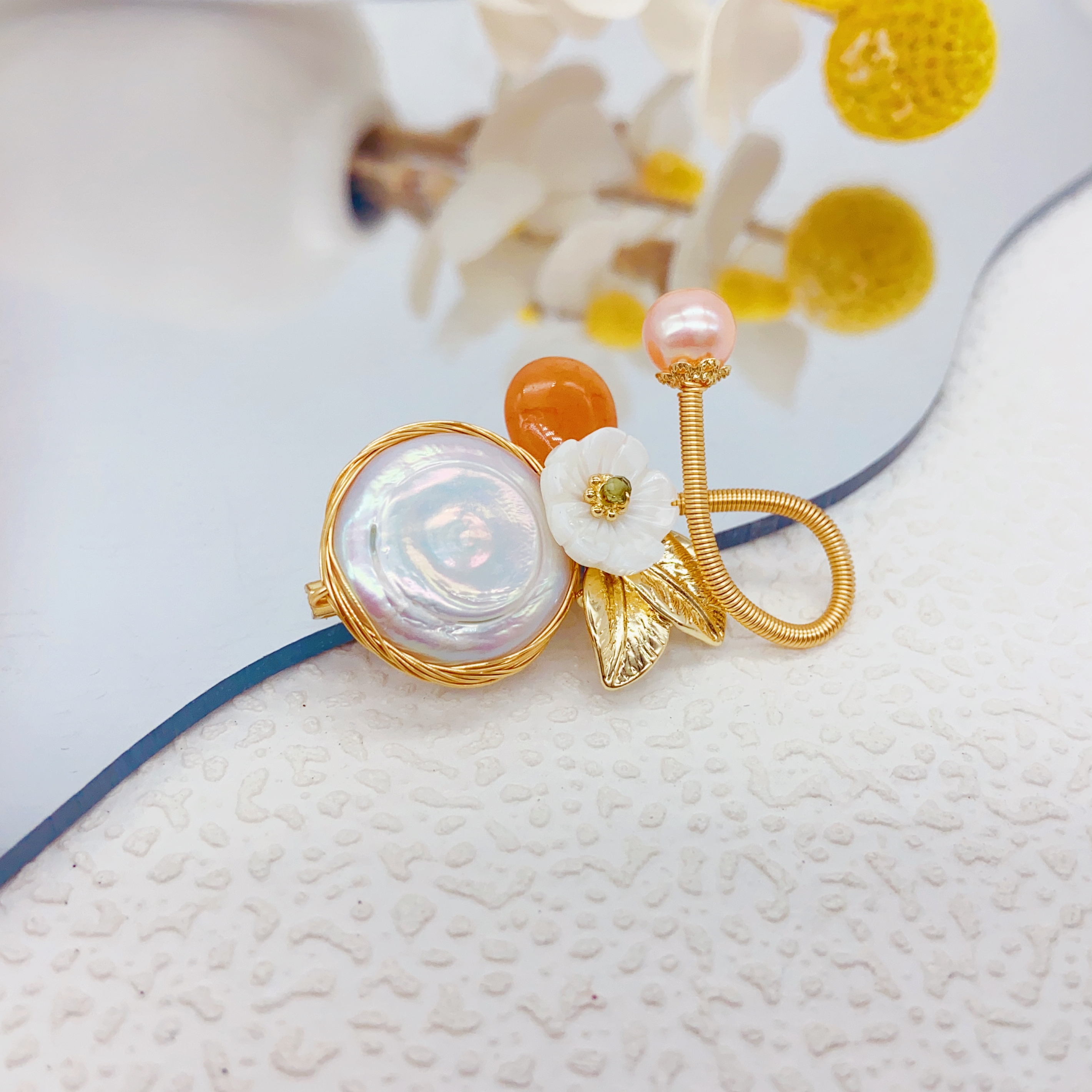 Pearl flower brooch, Baroque pearl brooch, decorative national trend brooch, retro accessory brooch, ladies' waist-cinching fashion