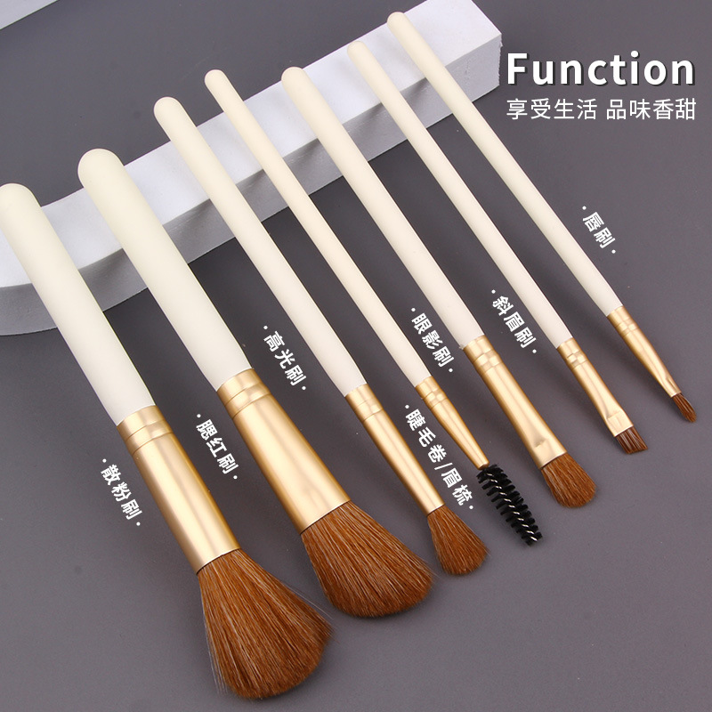 7-piece makeup brush set, complete set of white imitation horsehair makeup brushes, beginner makeup gift, wholesale beauty tools Application Scenario