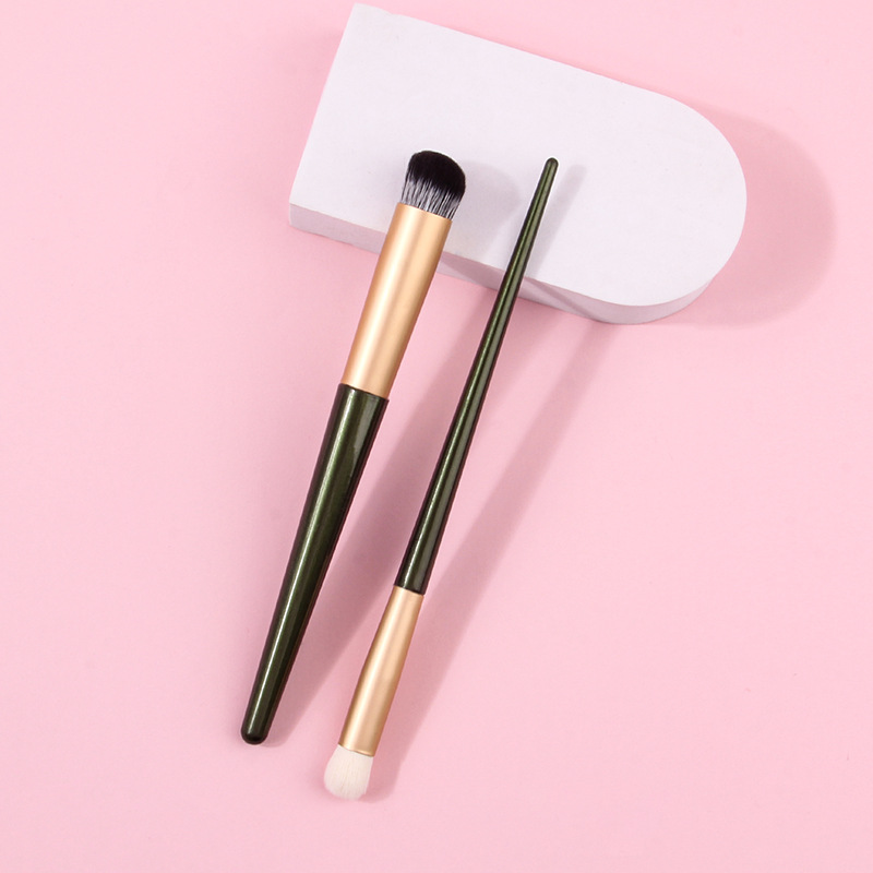 Single lip smudging brush, thumb concealer brush, tip lip smudging brush, portable lipstick application makeup brush Specification drawing