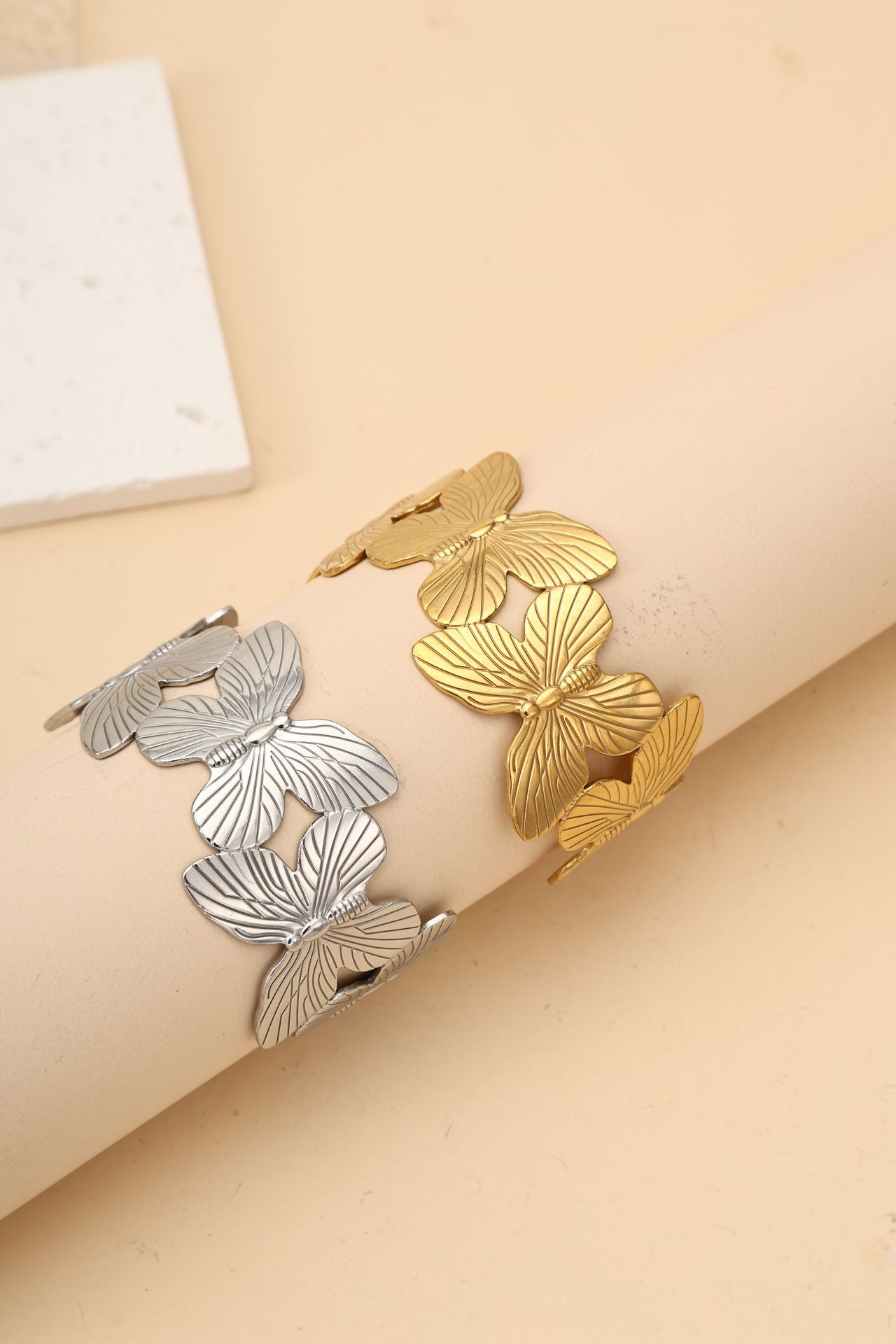 This titanium steel bracelet with a unique butterfly-shaped opening and adjustable design sense exudes a fashionable commuting and light luxury vibe, highlighting a white glove ring Item Picture