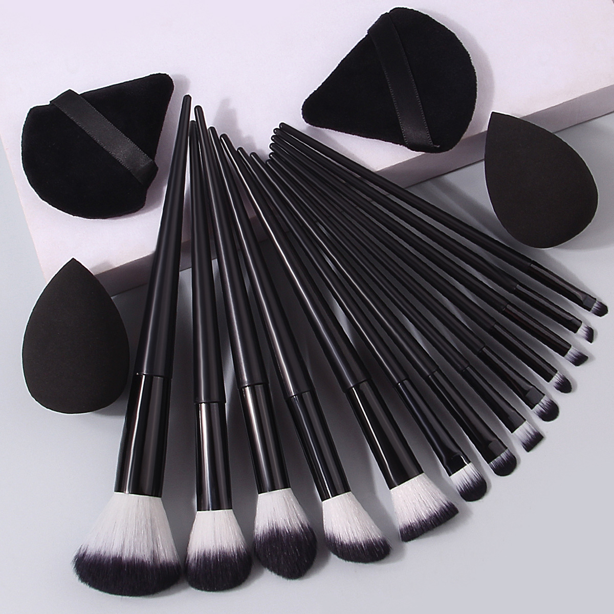13-piece black makeup brush set, portable soft-bristled facial brush set, triangular powder puff makeup sponge egg set combination full figure