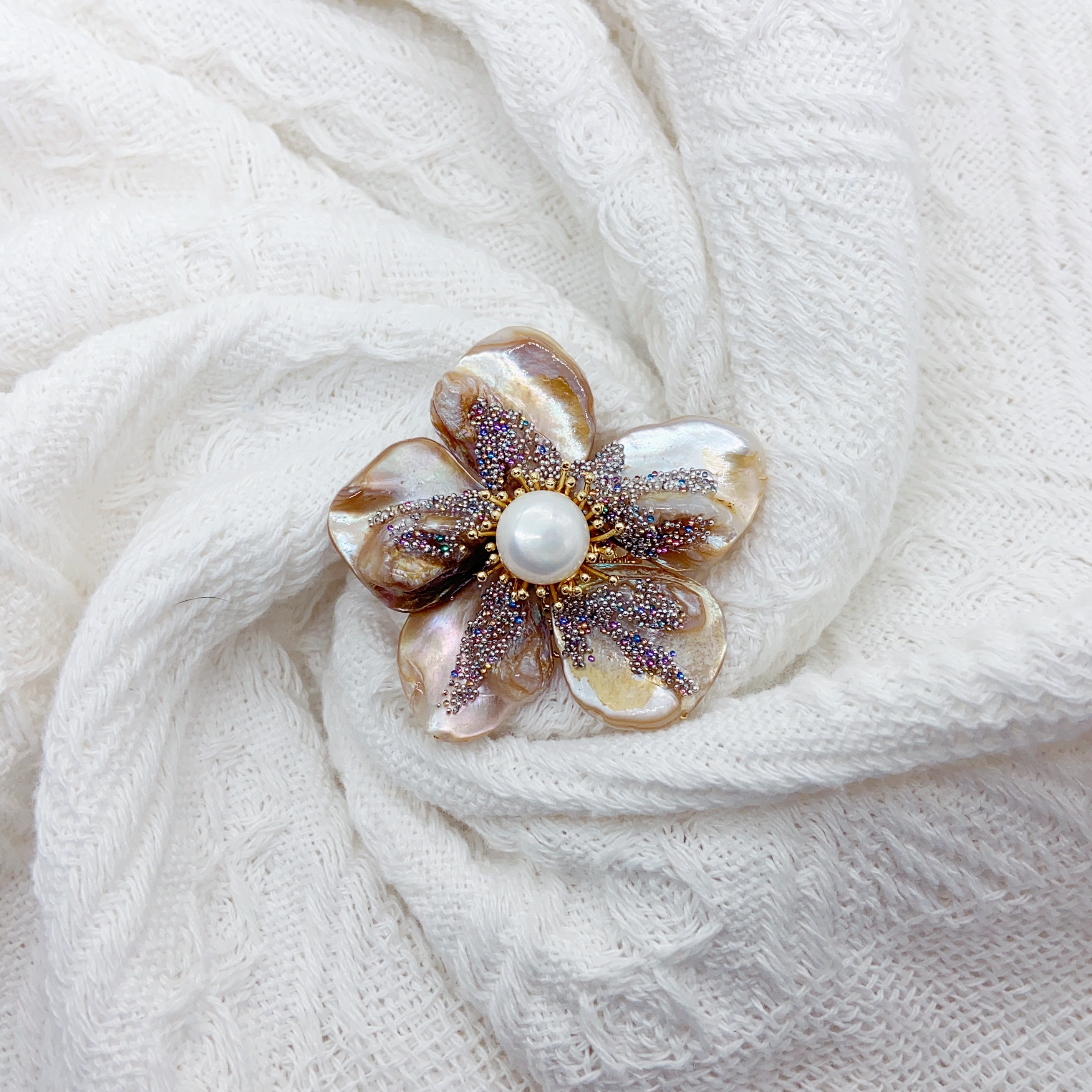 Ladies' pearl flower brooch, Baroque pearl brooch, brooch, decorative national trend brooch, retro accessory brooch, Chanel-style brooch, Christmas brooch Item Picture