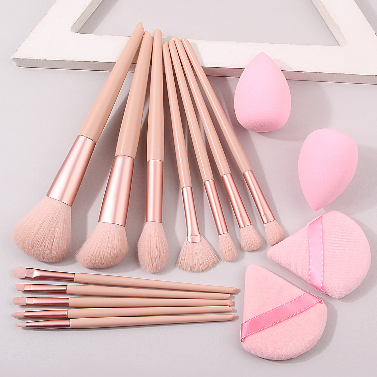 Portable 12-tube pink makeup brush set, dry and wet dual-purpose, powder-free triangular powder puff sponge beauty egg set full figure