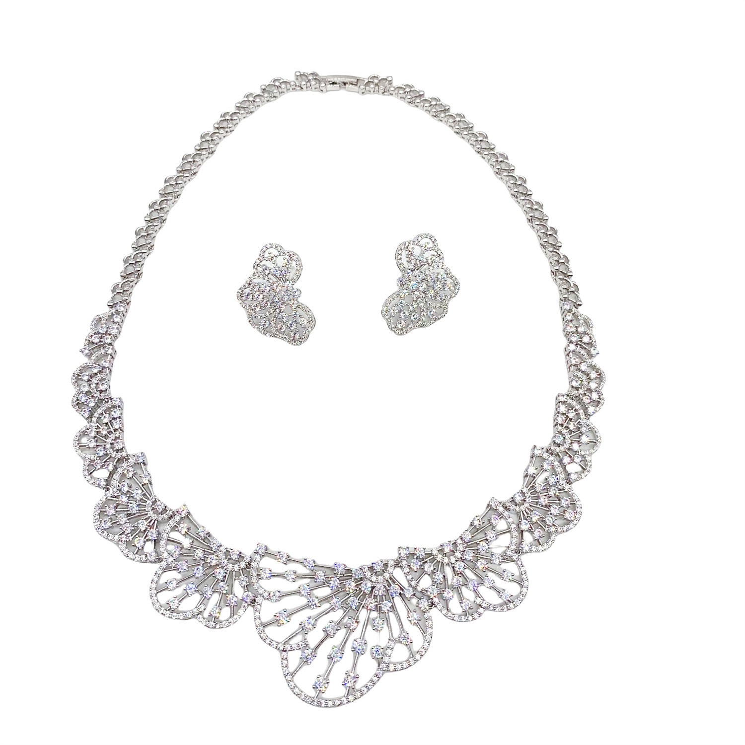 Dazzling and luxurious Zircon necklace Set: Exquisite, beautiful and dazzling jewelry. [Minimalist Jewelry Set] Two-piece necklace and earrings set; Stylish layering combination; Daily commuting and date accessories set; Light luxury and niche design Item Picture