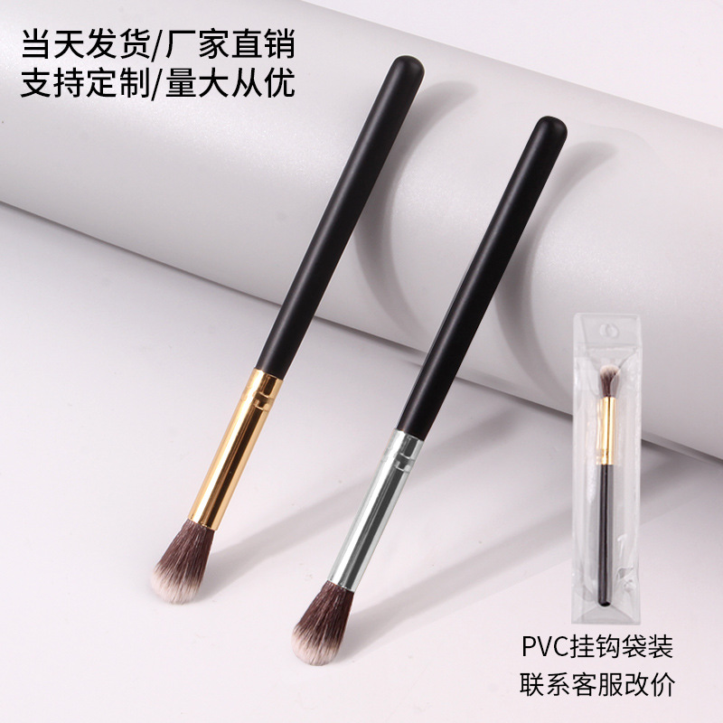 Wooden handle single high-gloss brush, portable soft-bristled high-gloss brush, beginner makeup brush, makeup tool brush, wholesale in stock full figure