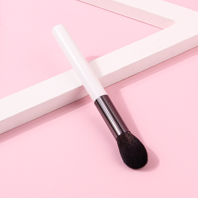 Single white wooden-handled foundation brush, mask brush, beauty tools in stock, makeup brush, portable high-gloss blush brush wholesale Specification drawing
