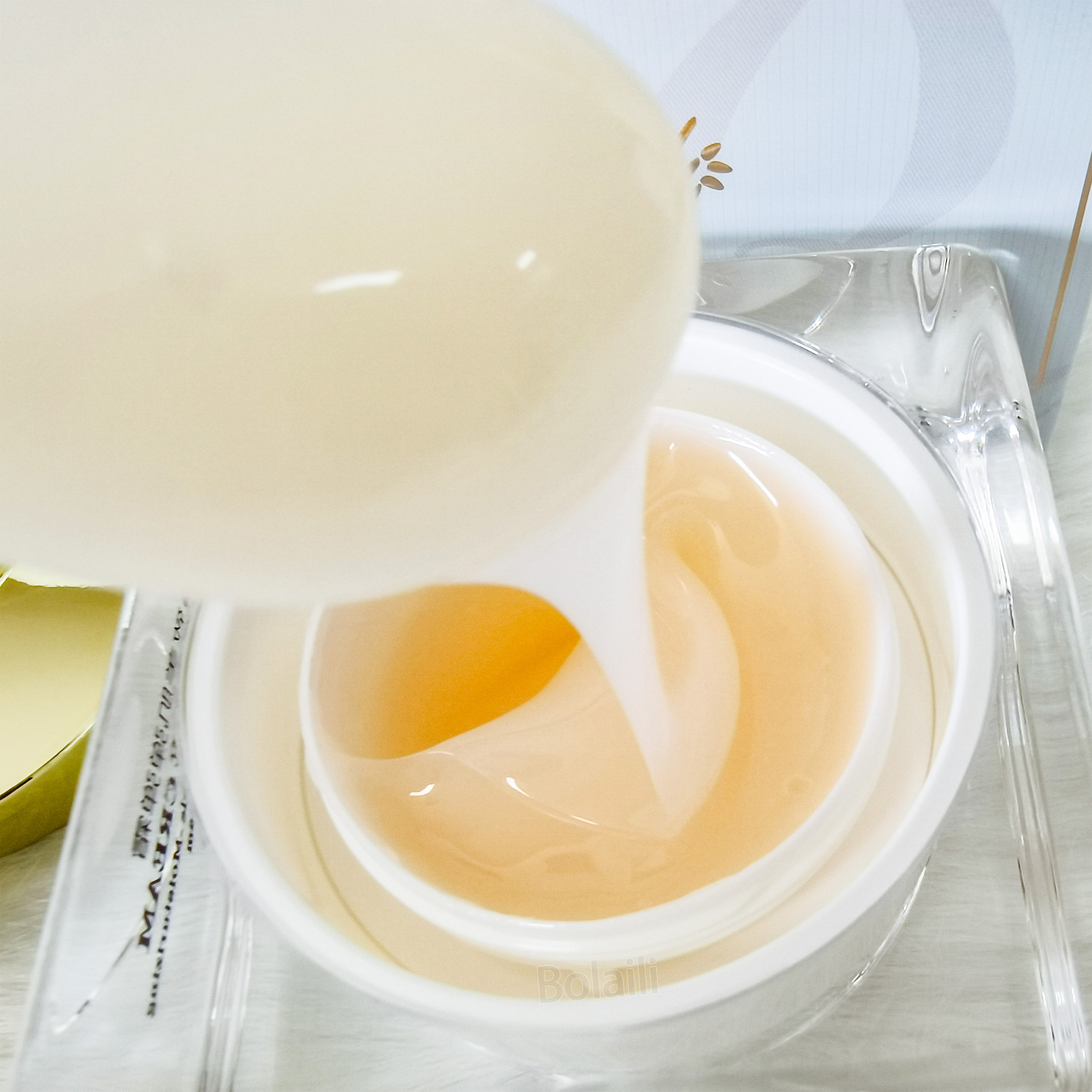 Cross-border Hydrating Peptide Essence Bouncy Cream Hydrates, moisturizes and rejuvenates the skin, shrinks pores, natural Cream Moisturizing Cream Manufacturer Application Scenario
