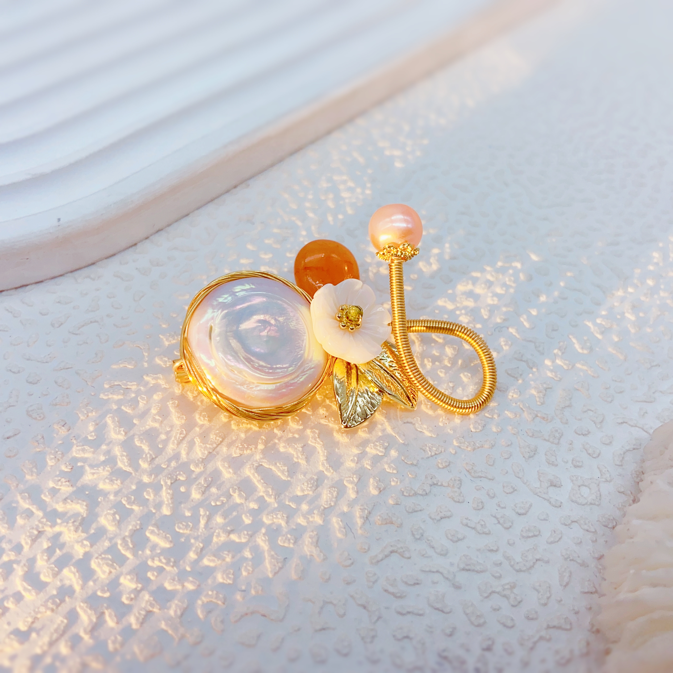 Pearl flower brooch, Baroque pearl brooch, decorative national trend brooch, retro accessory brooch, ladies' waist-cinching fashion Item Picture