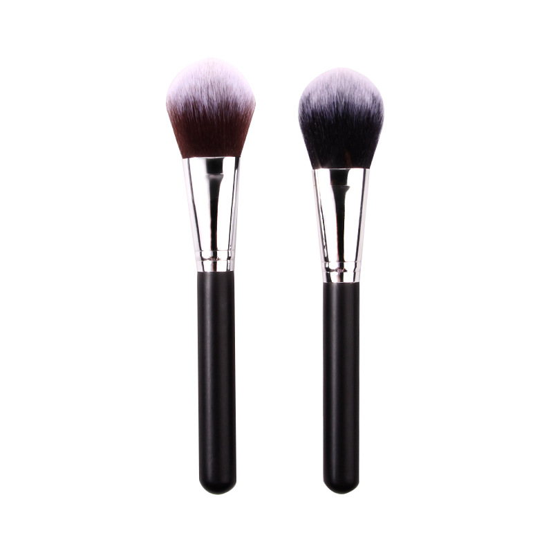 Black wooden-handled single loose brush, soft fiber bristle setting brush, portable blush brush, beauty tools in stock for wholesale Application Scenario