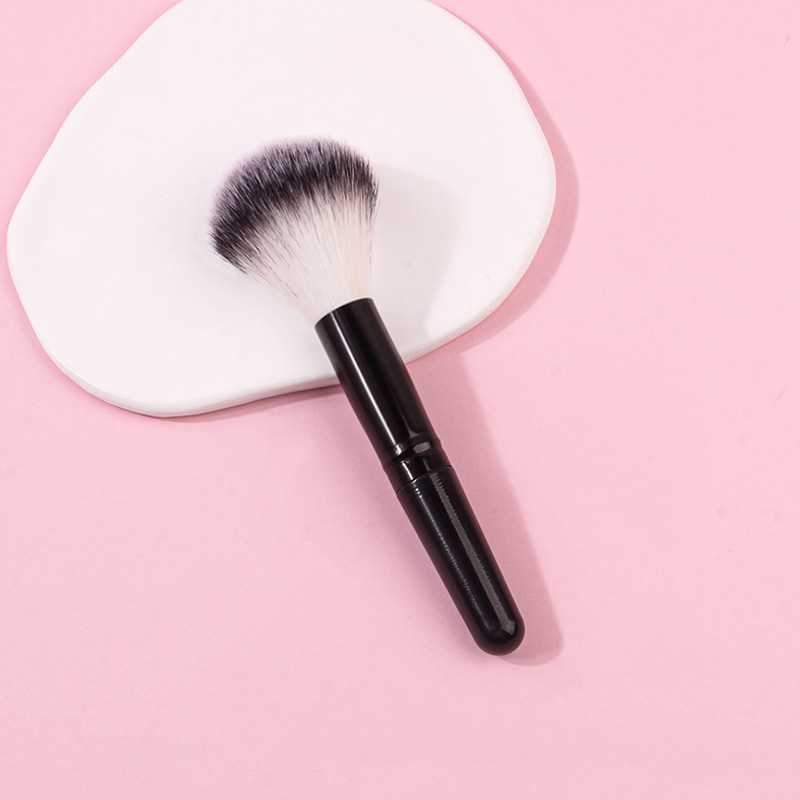 New single loose brush artificial fiber bristle setting brush, gift makeup brush, portable makeup tool Application Scenario