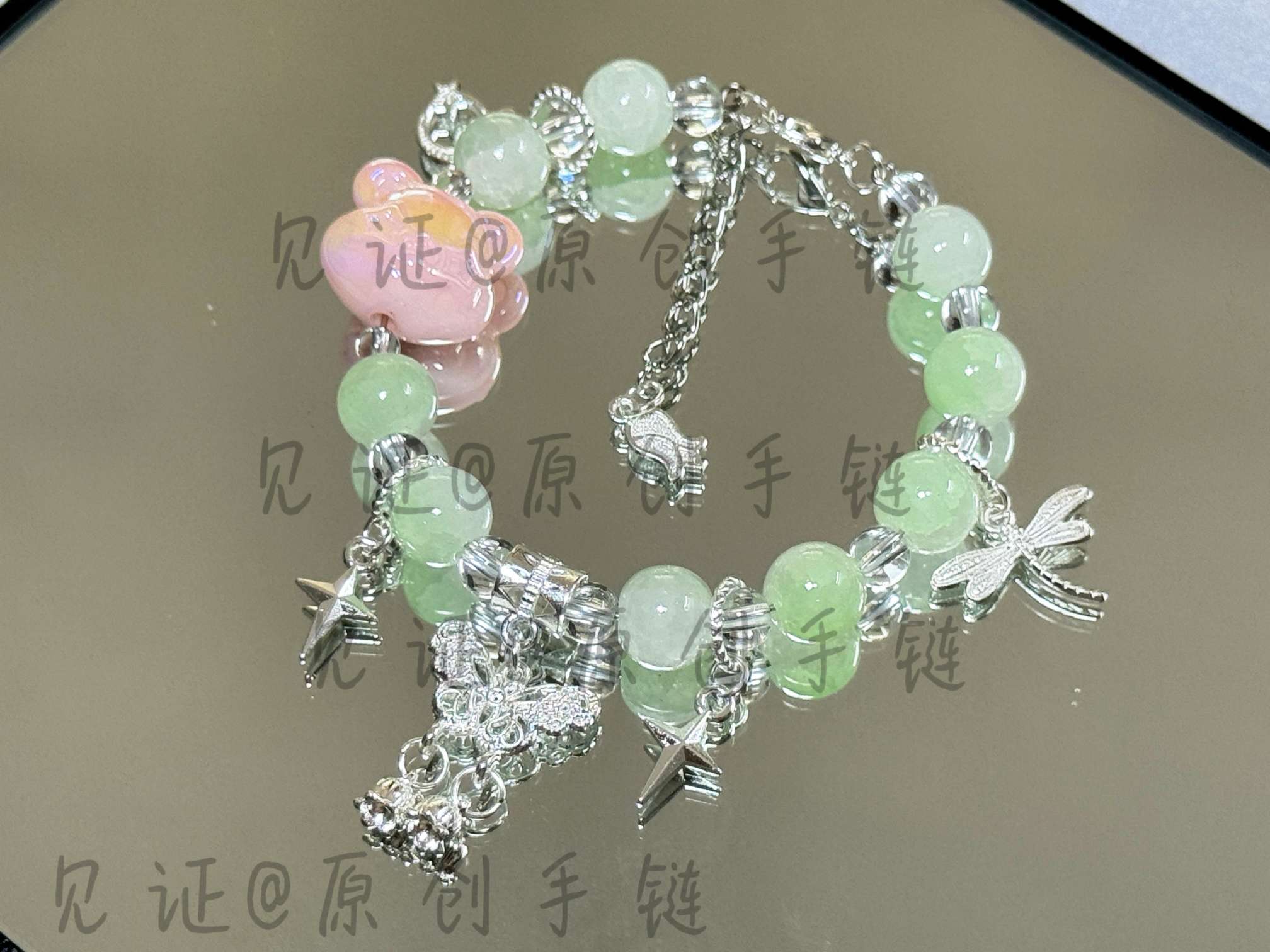 小熊头琉璃水晶手串手链学生党情侣款时尚休闲手串水晶琉璃蝴蝶小熊铃兰花DIY水晶琉璃手串送礼推荐时尚潮流，欢迎新老客户选购