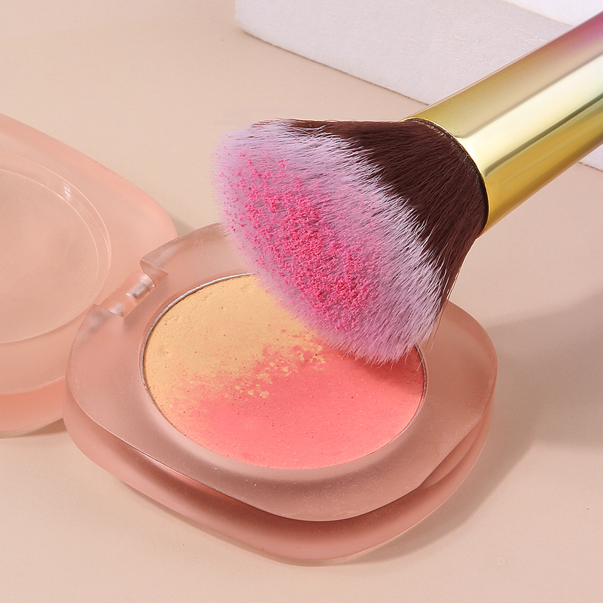 Hot-selling cross-border aluminum handle colorful makeup brush, Little Waist contouring blush makeup brush, portable makeup and beauty tools Application Scenario