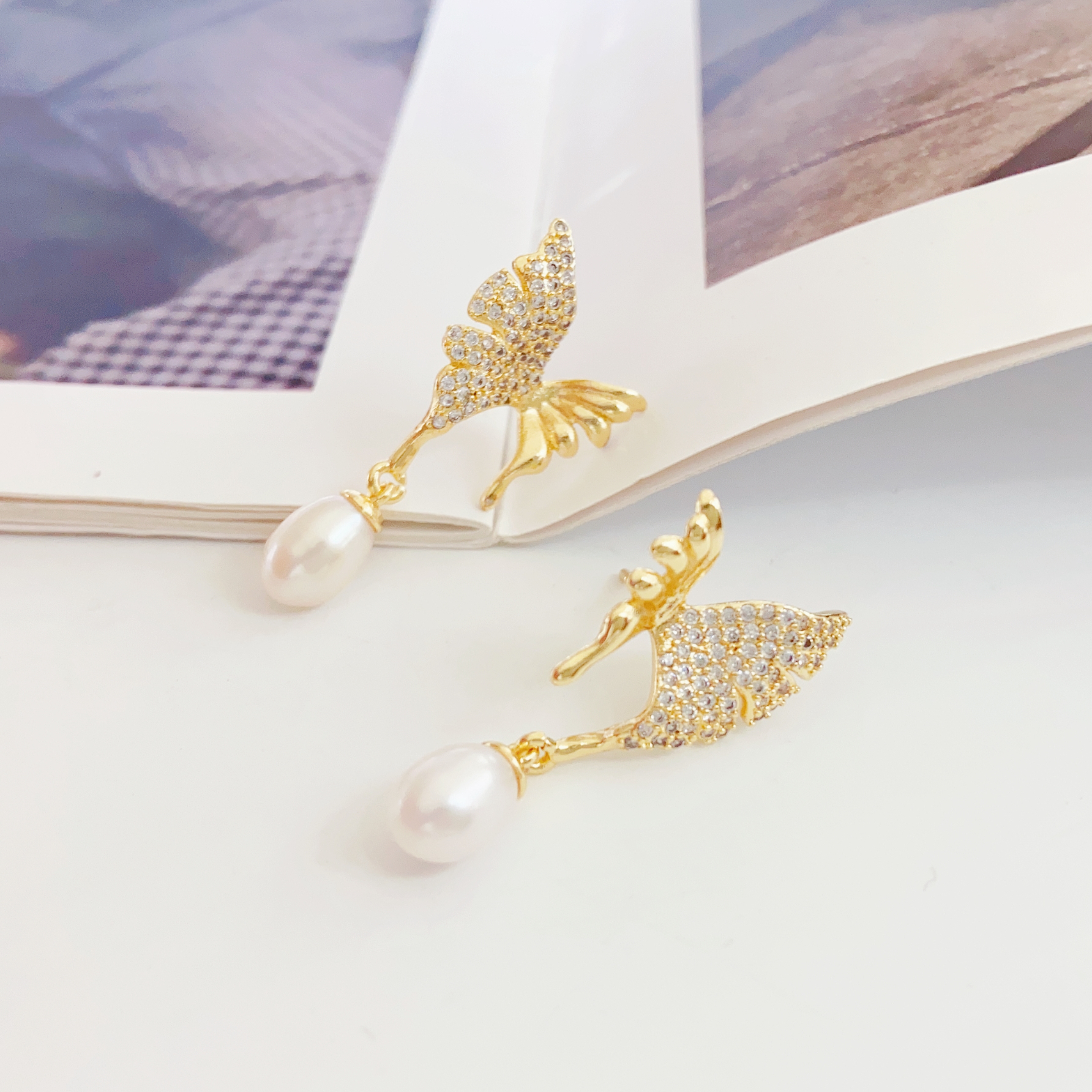 Freshwater pearl stud earrings s925 sterling silver needle stud earrings are a new versatile accessory for women in an Instagram style. They feature a gentle and niche design that follows the cool Instagram trend Specification image