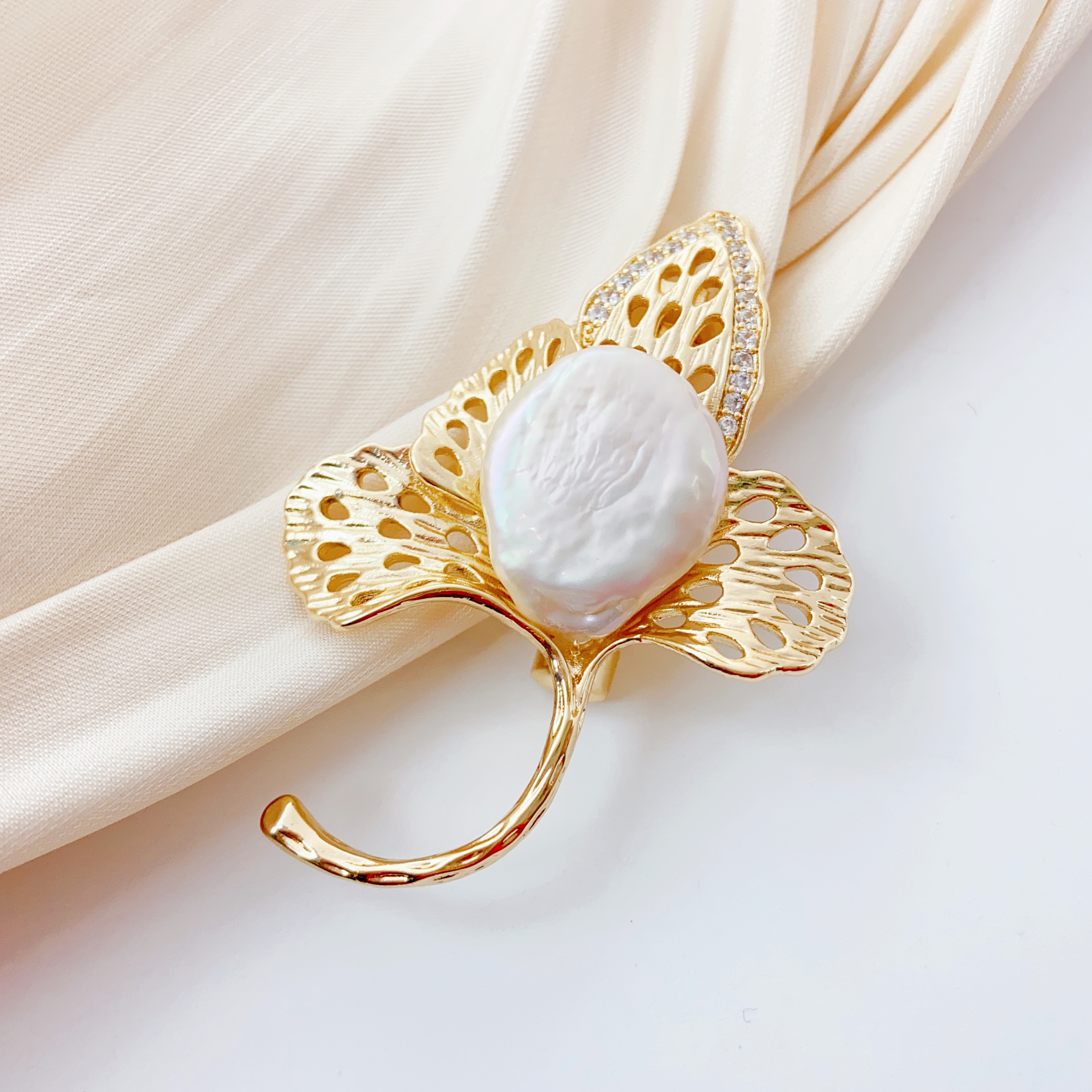Pearl flower brooch, Baroque pearl brooch, decorative national trend brooch, retro accessory brooch, ladies' waist-cinching fashion Christmas brooch gift, Chinese style Item Picture