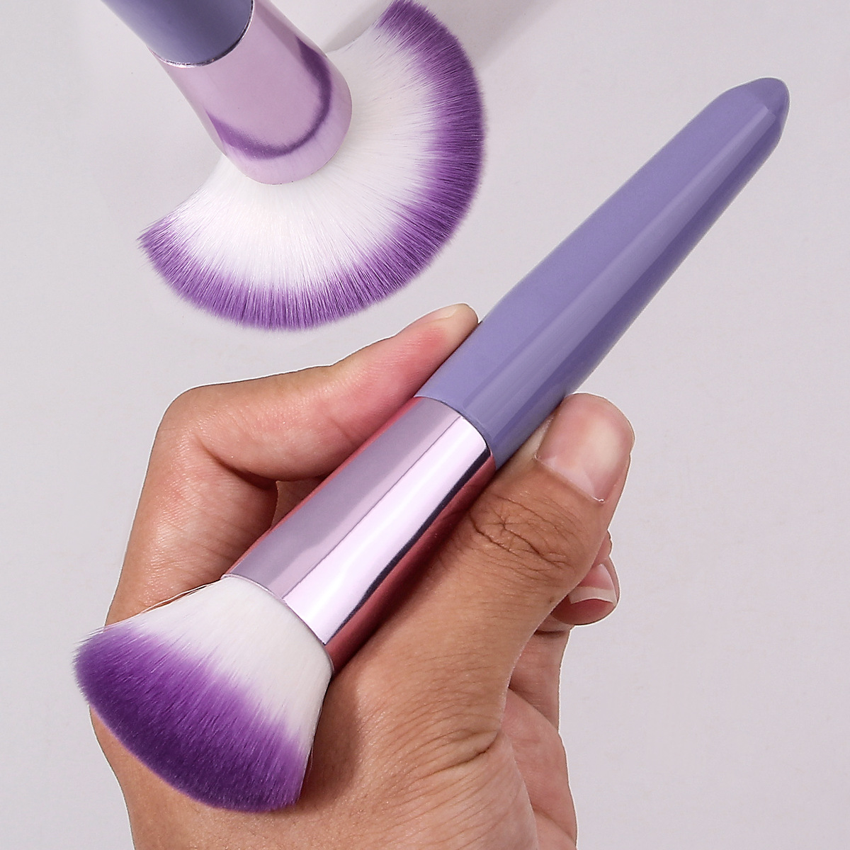 Single wooden-handled blush brush, soft bristles, setting powder, highlighter brush, facial makeup and contusion brush manufacturer's wholesale stock details Picture