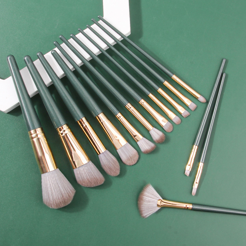 The large 14-stick Green Cloud makeup brush set is a popular export product. It is a high-quality makeup brush and a beauty tool Specification drawing
