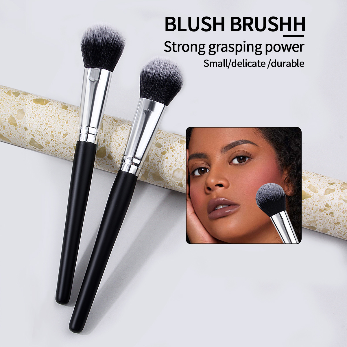 Wooden-handled soft-bristled blush brush, multi-functional high-gloss powder contactor brush, non-irritating face contactor, beginner's makeup brush full figure