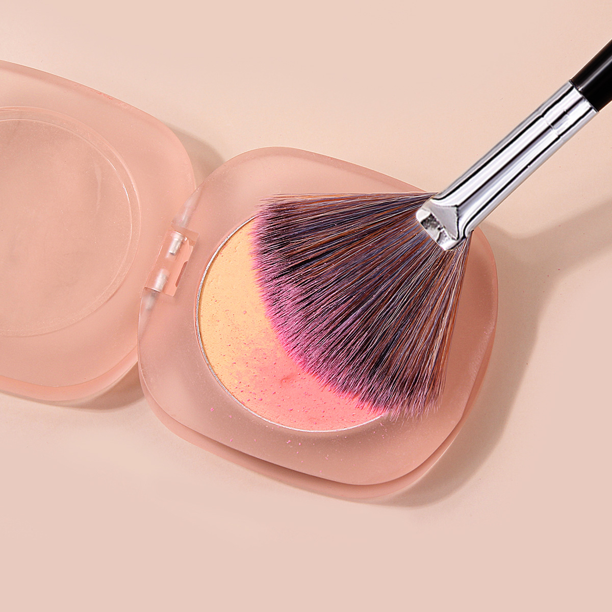 Cross-border best-selling single fan-shaped brush, makeup brush, fan-shaped blush brush, soft brush, large stock available for direct sale at low prices Application Scenario