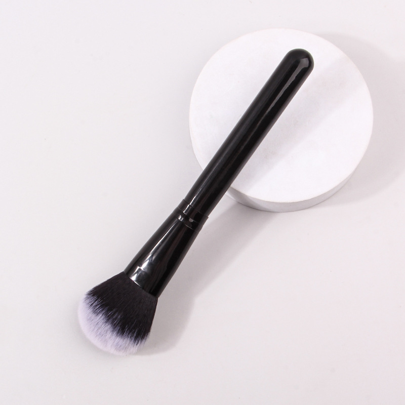 Wholesale of single loose powder brush, soft fiber bristle blush brush, portable black wooden handle setting brush and highlighter brush Specification drawing