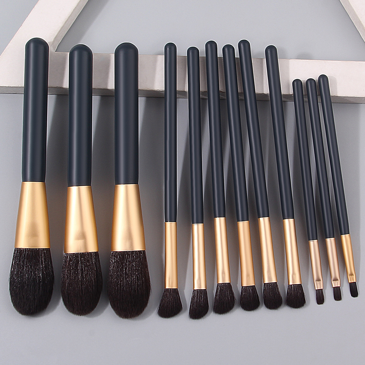 Cross-border 12-piece makeup brush set in stock: Soft bristle portable loose brush, highlighter brush, smudge brush, concealer brush, lip brush details Picture
