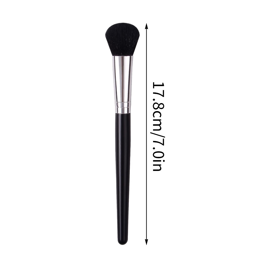 Beginner's small, high-gloss brush, blush brush, powder brush, honey brush, portable soft-bristled facial makeup brush Application Scenario