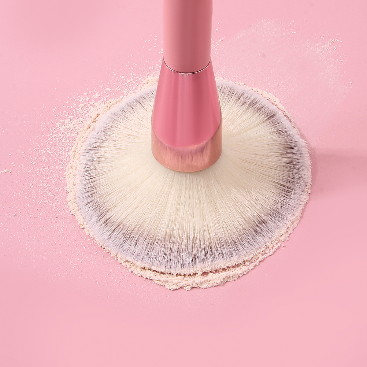 High-end oversized loose brush, fluffy and soft setting brush, individually packaged blush brush, multi-functional beauty brush tool Application Scenario