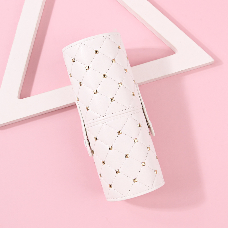 Wholesale of white tangerine buckle makeup brush storage bucket with dust-proof cover and travel portable beauty tool storage bucket Application Scenario