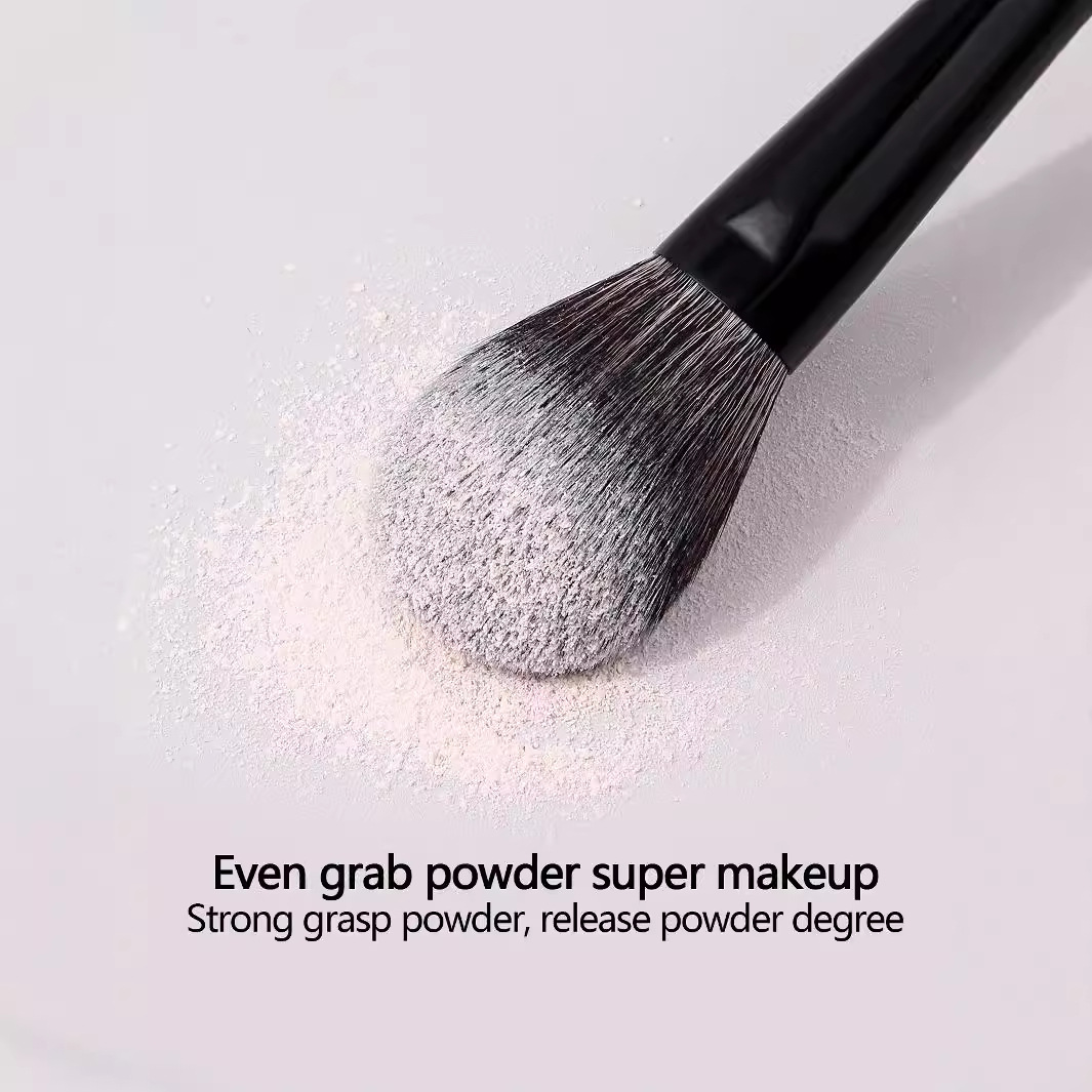 Single tongue-shaped blush refresh makeup brush, beauty tool, soft bristle portable setting brush, loose brush wholesale Application Scenario